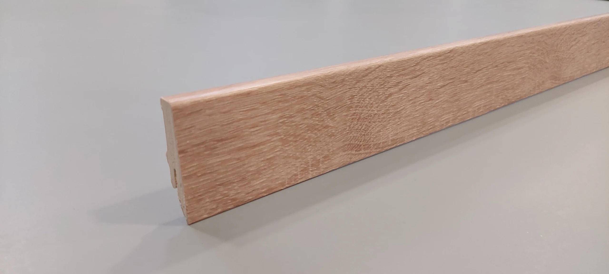 GRĪDLĪSTE SPC 2400X58X18 GAIŠI BRŪNA
